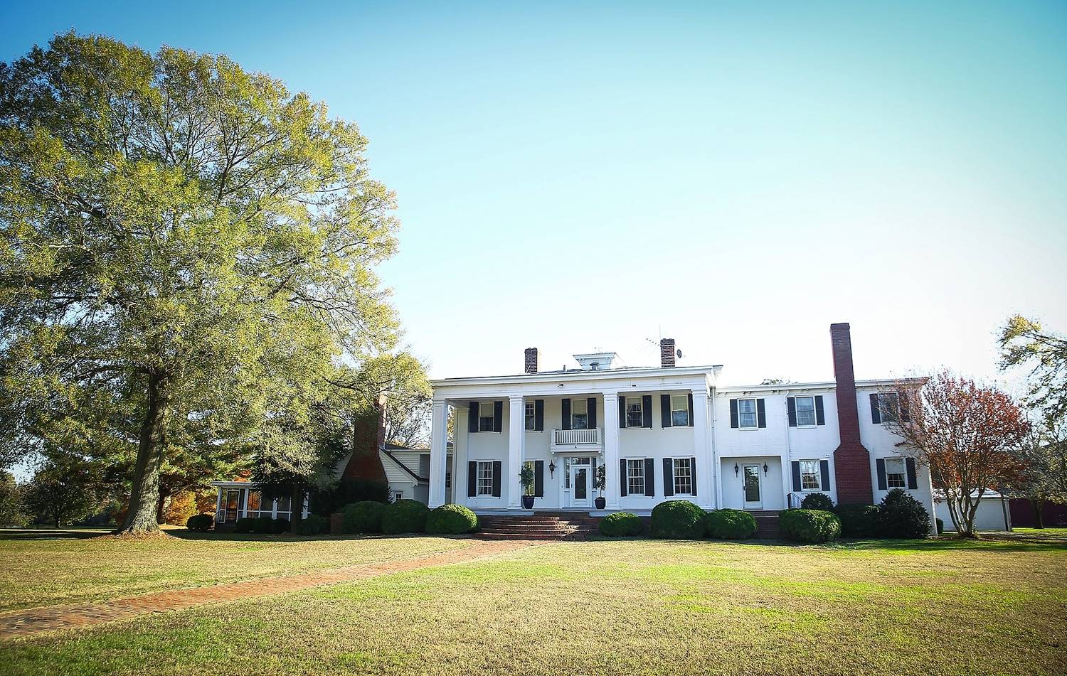 Hollyfield Manor